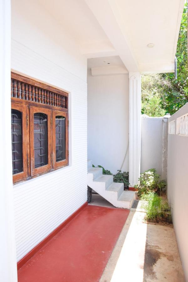 Tharaka Homestay Weligama Ngoại thất bức ảnh