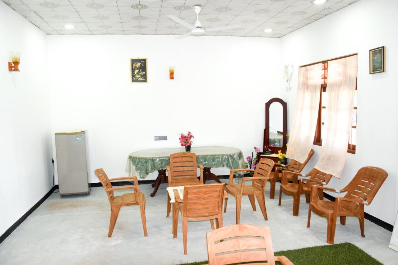 Tharaka Homestay Weligama Ngoại thất bức ảnh